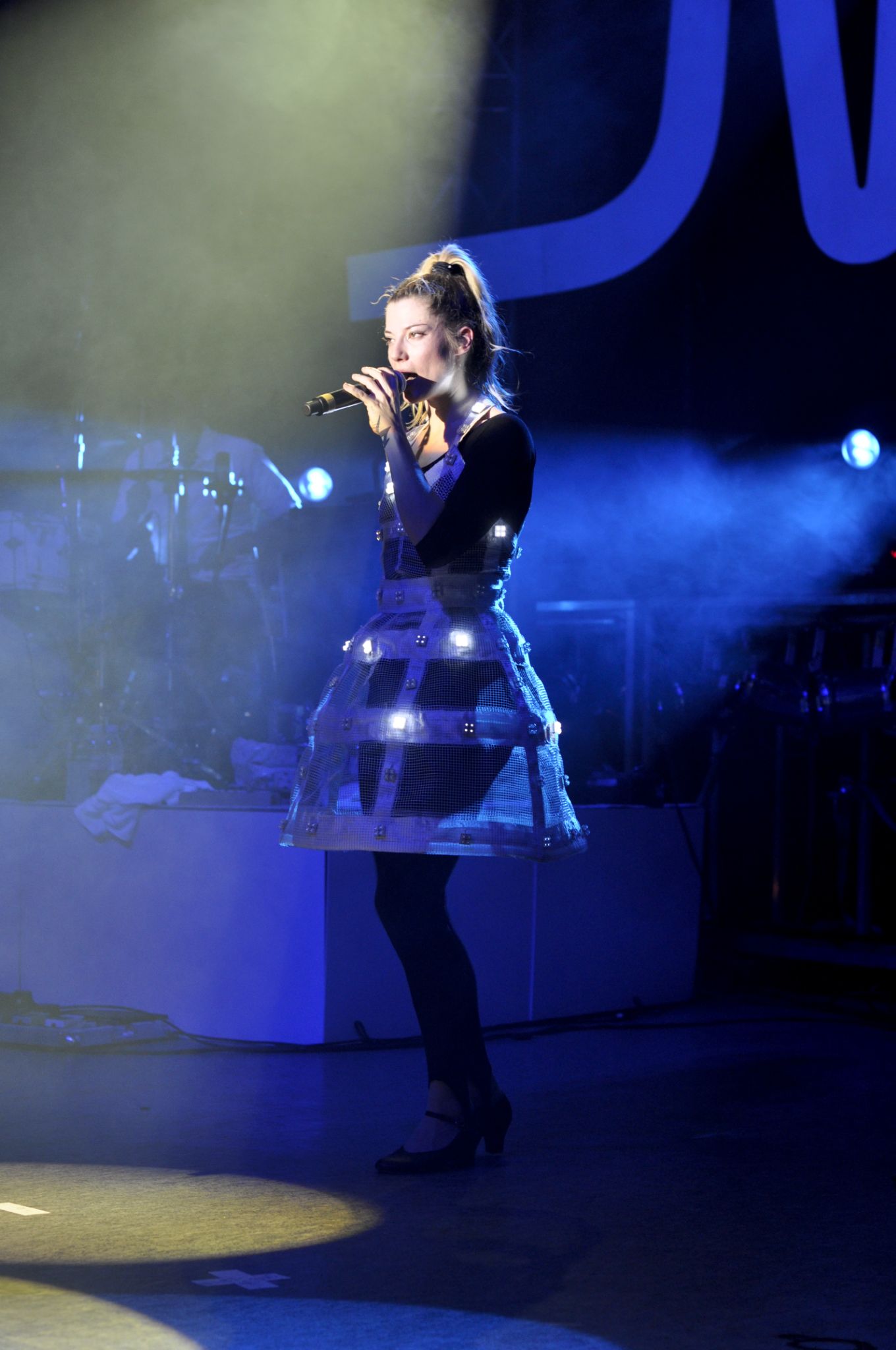 Miez.von.mia.kleid.von.leuchtkultur.foto(c)dusk 1