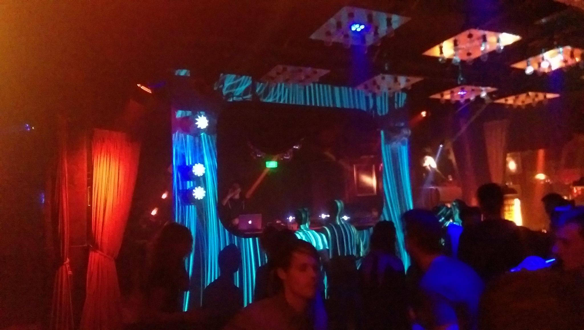 IMAG2208 BURST013